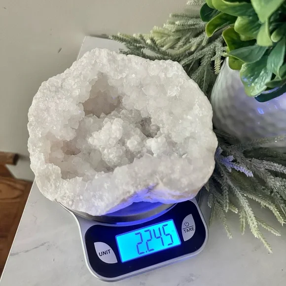 White Clear Quartz Geode | 6 in | 2.2 lbs Large Sparkling Crystal Cluster - Picture 3 of 6